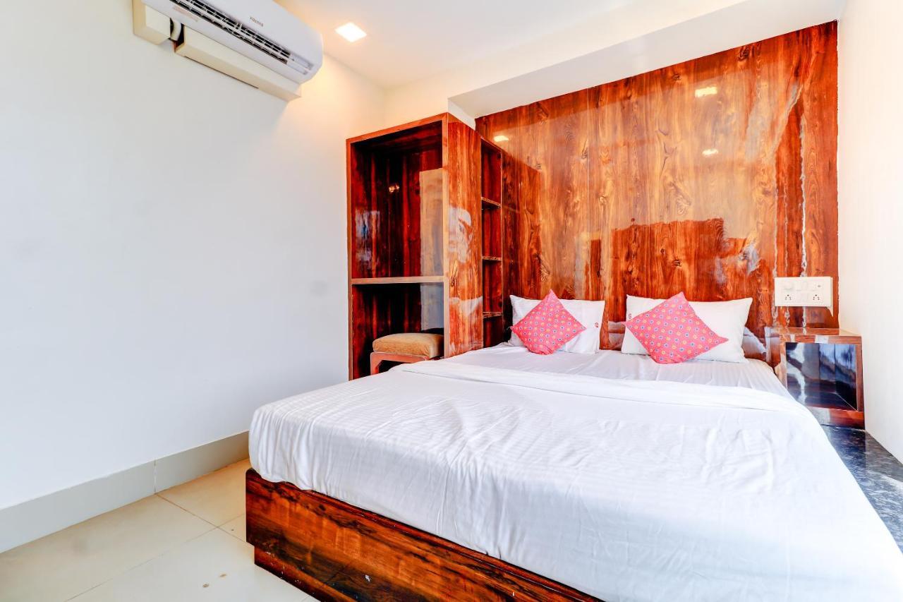 Hotel Prime Inn, Andheri West - Near Mumbai International Airport Exteriör bild