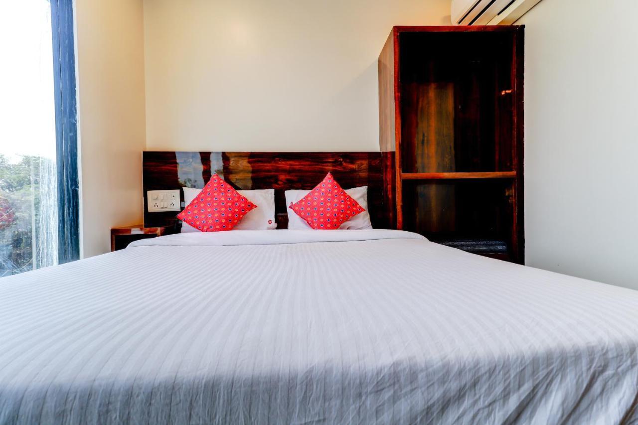Hotel Prime Inn, Andheri West - Near Mumbai International Airport Exteriör bild