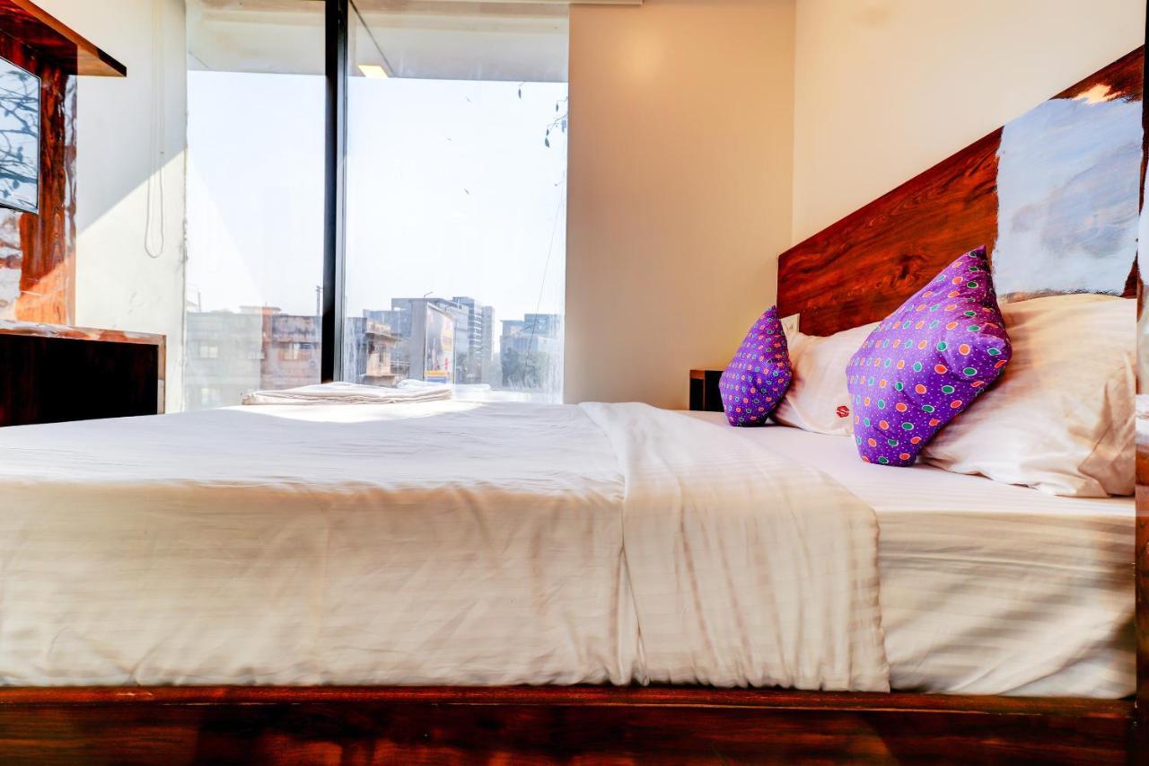 Hotel Prime Inn, Andheri West - Near Mumbai International Airport Exteriör bild