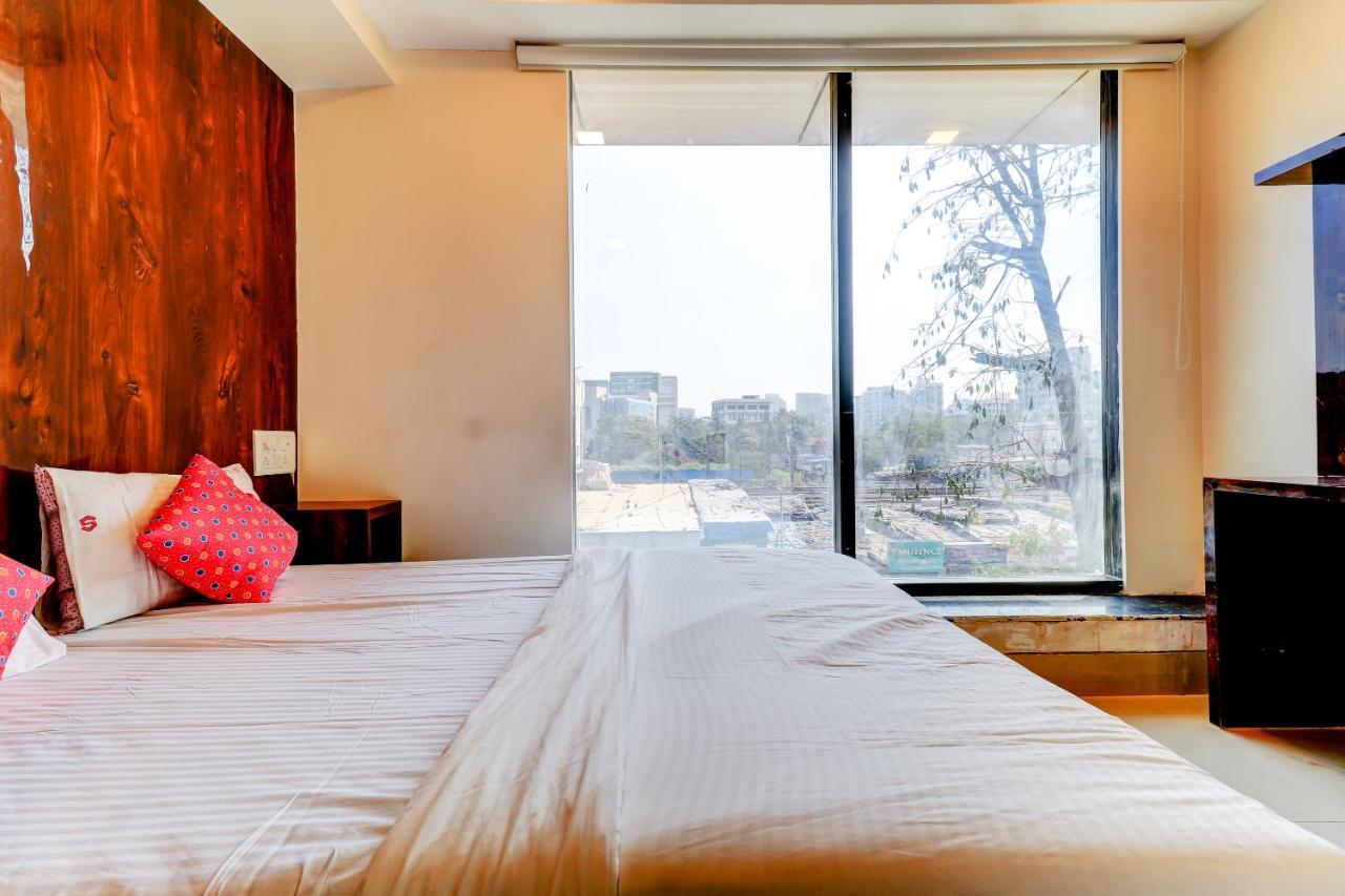 Hotel Prime Inn, Andheri West - Near Mumbai International Airport Exteriör bild